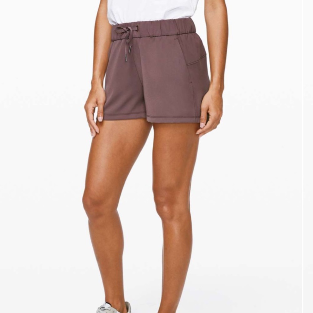 Lululemon On the Fly Short 2.5in - Size 4
